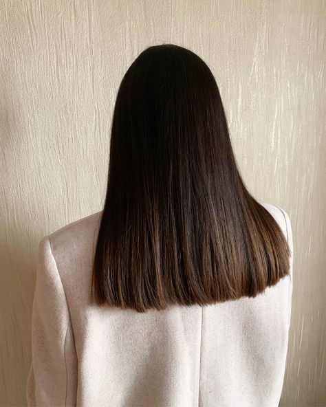 Mid Lenght Haircut Girl, Flat Haircut, Hair Back View, Mid Hair, Haircut Girl, Pingu Pingu, Shoulder Length Straight Hair, Long Dark Hair, Afghan Dresses