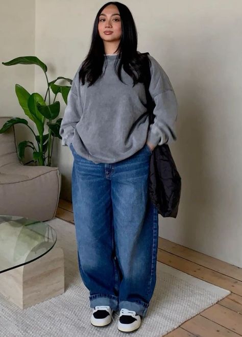 Cute Outfits With Baggy Jeans Oversized Shirts, Baggy Jeans Woman Outfit, Baggy Fashion Outfits For Women, Baggy Jeans Outfit Plus Size Women, Sweaters And Baggy Jeans, Baggy Style Plus Size, Baggy Jeans For Plus Size Women, Big Sweater Outfit Aesthetic, Baggy Winter Outfits Women