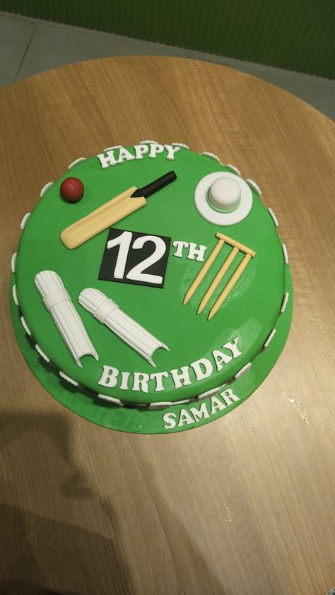 An excellent preparation on Fondant cake with Cricket theme. Clean and absolutely stunning finish. The cricket props like the bat, ball, wickets, hat, wickets and leg guards are beautifully made Virat Kohli Cake Design, Cricket Theme Cake Without Fondant, Cricket Birthday Cake, Cricket Theme Cake, Cricket Cake, Bat Cake, Bat Ball, 14th Birthday Cakes, Pull Apart Cake