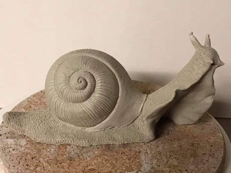 Snail Ceramic Sculpture, Snail Clay Sculpture, Clay Snails Sculpture, Clay Snails, Ceramic Snail, Snail Sculpture, Cardboard Art Sculpture, Easy Clay Sculptures, Snail Art