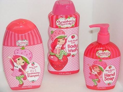 Basic Accessories, Berry Shortcake, Female Hygiene, Strawberry Shortcake Birthday, Very Berry, Kawaii Stuff, Bath Set, Bath Sets, Tutti Frutti