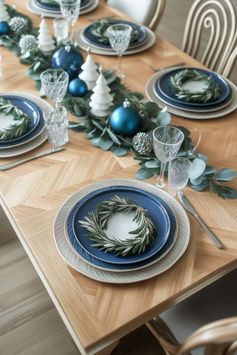 Teal Christmas Table Decor, Blue And Gold Christmas Centerpieces, Christmas Table Settings Blue, Blue Plates Table Setting, Blue Christmas Table, Christmas Hosting, Blue Table Settings, Christmas Party Table, Teal Christmas