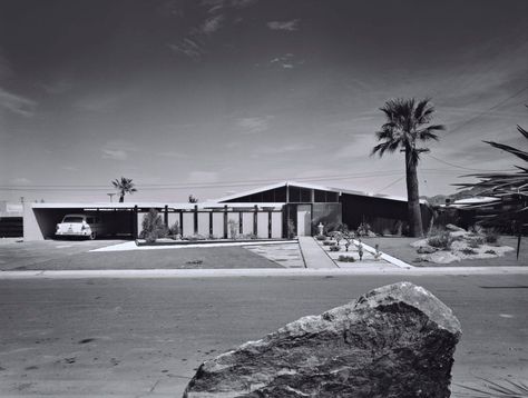 Alexander Home, William Krisel and Dan Palmer, 1957, Palm Springs, California. Photo: Julius Shulman / Getty Trust Julius Shulman, Alexander Home, Mod Design, Mid Modern, Palm Springs California, Mid Mod, Mecca, Palm Springs, Interior Architecture