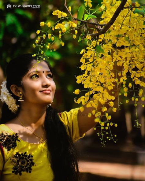 Vishu Photoshoot Ideas, Vishu Photoshoot, Photoshoot Ideas Women, Doodle Photography, Marriage Photography, Beauty Crush, Kerala Wedding, Indian Wedding Photography Couples, India Photography