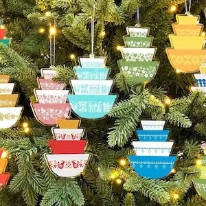 Retro 1950s ornaments - Etsy Pyrex Christmas Ornaments, Pyrex Ornaments, Christmas Pyrex, Gooseberry Pyrex, Stock Patterns, Vintage Pyrex Patterns, Living Apartment, Ornament Painting, Pyrex Patterns