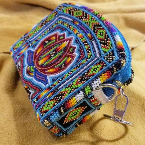 Beaded Coin Purse Native American, Beaded Coin Purse Pattern, Beaded Coin Purse, Coin Purse Pattern, Native American Beadwork Patterns, Beaded Items, Native Beading, Native Beading Patterns, Beaded Things