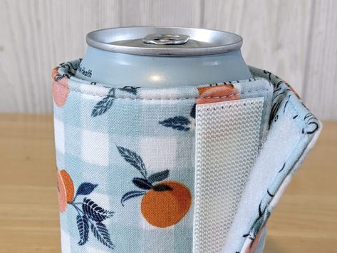 Stitch a reversible koozie using insulated batting to keep your fingers warm and your drink cold this summer. Easy Apron, Blind Hem Stitch, Unique Sewing Projects, Drink Koozie, Sewing Measurements, Can Koozie, Mending Clothes, Blind Hem, Craft Apron