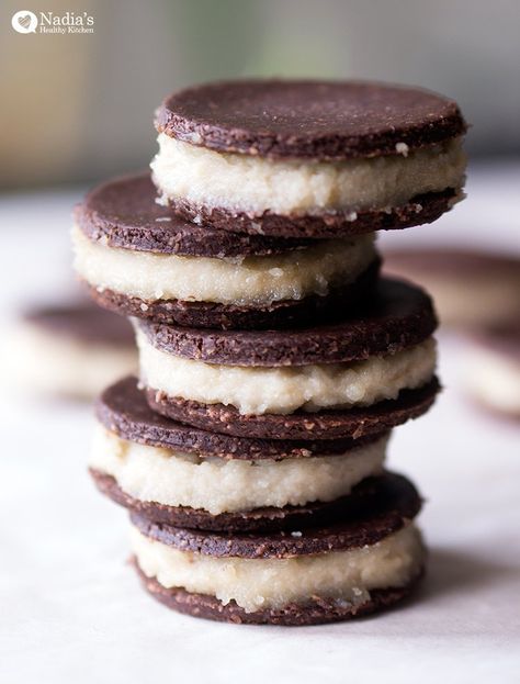 Raw Chocolate Cream Cookies - UK Health Blog - Nadia's Healthy Kitchen Chocolate Hobnobs, Chocolate Tahini, Tahini Cookies, Date Cookies, Raw Vegan Desserts, Cream Cookies, Raw Cake, Favorite Cookie Recipe, Oreo Recipes