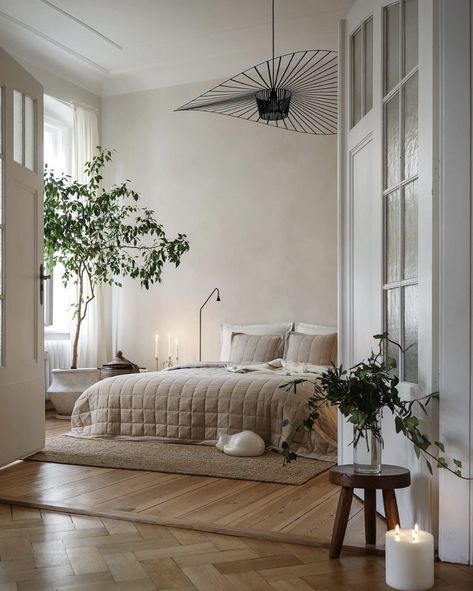 Scandi Bedroom Ideas, Sanctuary Design, Bedroom Inspiration Cozy, Scandi Bedroom, Interior Design Instagram, Scandi Chic, Scandi Home, Sleep Sanctuary, Hygge Decor