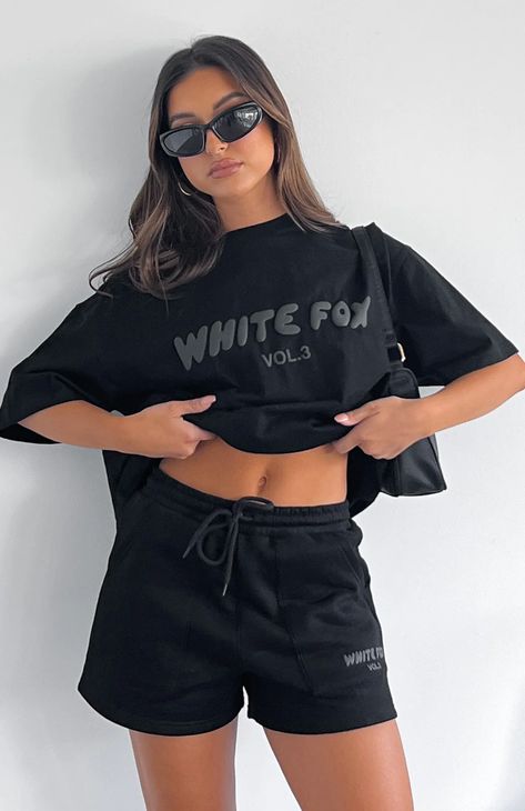 Offstage Oversized Tee Onyx | White Fox Boutique USA Short Sweatpants, Fox Clothing, Boyfriend Outfit, Fox Shirt, Oversized Outfit, Look Short, Loungewear Sets, Short Sleeve Pullover, Tshirt Outfits