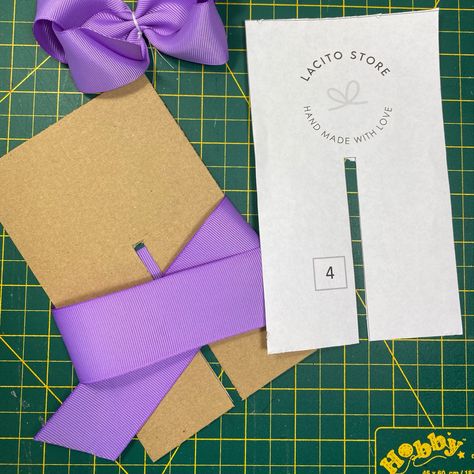 This templates can be printed at home and made whit cardboard easy to make!!! Hairbow Templates, Cheer Bow Template, Hair Bow Templates, Bow Board, Pig Tail Bows, Spring Hair Accessories, Bow Maker, Softball Bows, Diy Hair Accessories Ribbon