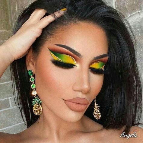 Makeup Collage, Maquillage Yeux Cut Crease, Cake Liner, Face Art Makeup, Green Makeup, Eye Makeup Designs, Colorful Eye Makeup, Creative Eye Makeup, Models Makeup