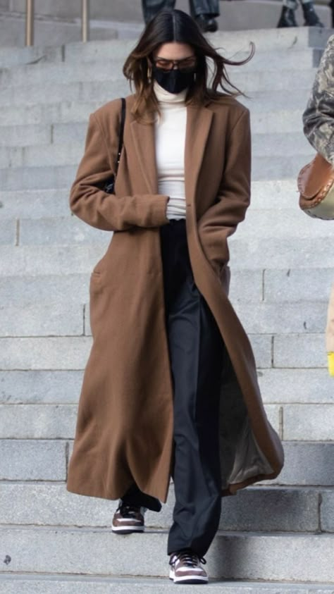 Kendall Jenner Outfits 2024, Kendall Jenner Coat, Gigi Hadid Winter Outfits, Bella Hadid Winter Outfits, Kendall Jenner Winter Outfits, Kendall Outfits, Kendall Jenner Outfits Casual, Kendall Jenner Street Style, Kendall Style