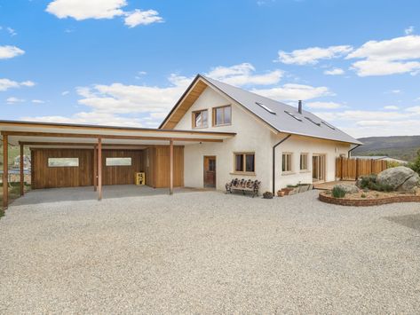 Marcel’s Strawbale house - Sustainable House Day Strawbale House Interior, Strawbale House Plans, Straw House, Recycled Building, Strawbale House, European Windows, Quonset Hut Homes, Sustainable House, Straw Bale House