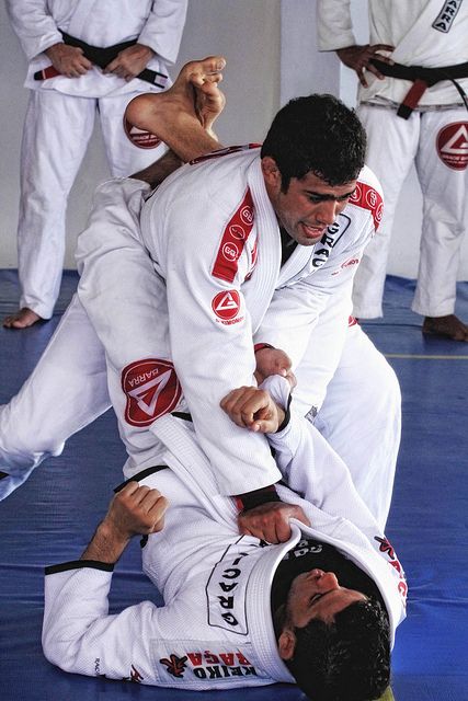 Seminario Otavio Sousa (Campeao Mundial BJJ)- Gracie Barra PE - Prof. Ze Radiola by RSpencer, via Flickr Grappling Techniques, Brazilian Jujitsu, Gracie Barra, Judo Gi, Martial Arts Forms, Jiu Jitsu T Shirts, Martial Arts Quotes, Martial Arts Boxing, Jiu Jitsu Gi