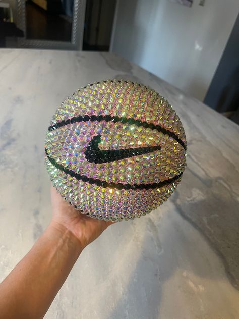 Add some fun to any room with this blinged out basketball! An awesome piece for any room or would even make a great gift. Can also be a prop for photos!  You can personalize it however you want! If you have any questions or have a different idea you want me to do to it, please do not hesitate to message me. I would love to hear your idea(s) and would love to do it for you! Bedazzled Basketball, Bedazzled Things, Basketball Crafts, Basketball Quotes Inspirational, Sea Inspired Jewelry, Basketball Room, Basketball Stuff, Bling Ideas, Cute Dreads