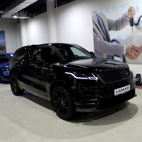 range rover Velar #blackrangerover #rangerover #car #dreamcar Black Range Rover, Carros Suv, Dream Cars Range Rovers, Range Rover Black, Tmax Yamaha, Wallpaper Hippie, Luxe Auto's, Aventador Lamborghini, Luxury Cars Range Rover