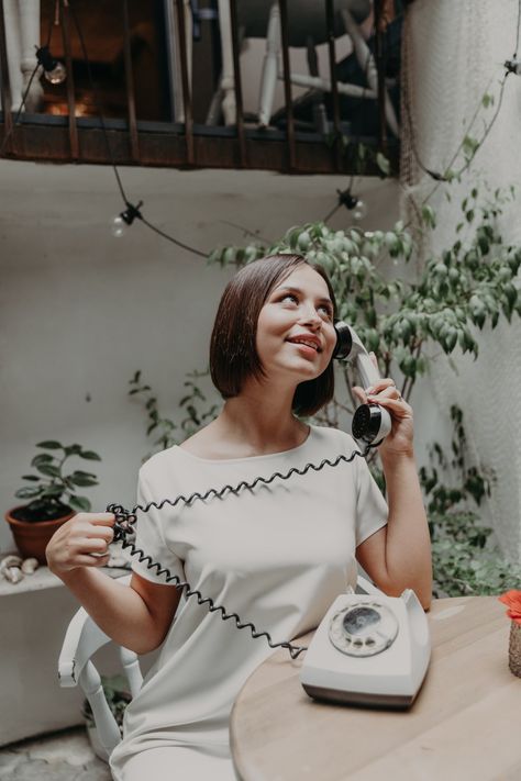 Poses With Phone In Hand, Old Phone Photoshoot, Vintage Phone Photoshoot, Telephone Photoshoot, Office Shoot, Magazine Moodboard, Nature Shoot, Phone Conversation, Headshot Poses