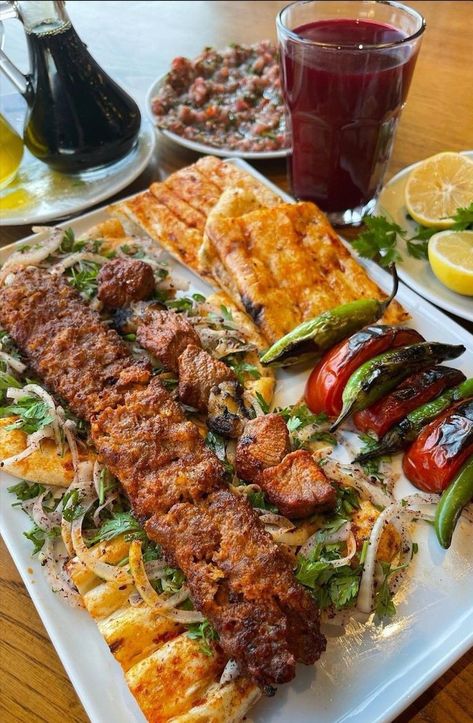 Turkish Food Traditional, Adana Kebab, Steak Kebabs, Iran Food, Tunisian Food, Food Photoshoot, Kebab Recipes, Moroccan Food, Middle Eastern Recipes