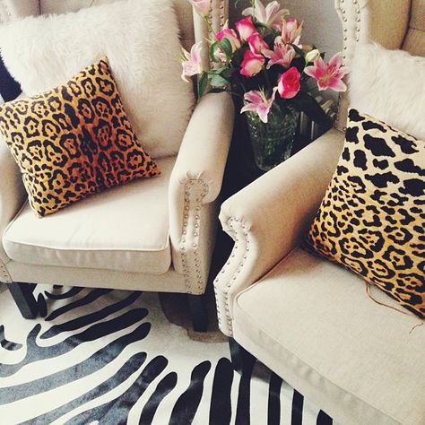 Mixing animal prints — The Decorista Zebra Rug, Leopard Pillows, Interior Decorating Styles, Luxury Throws, Ideas Hogar, Pillow Cover Design, Tiger Print, My New Room, No Place Like Home