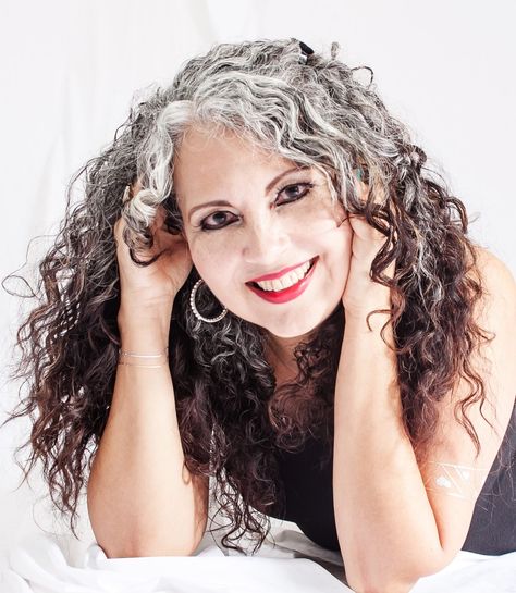 Elvira - Princess of Light   Transition to natural silver curls. FB Bellas con Pelo Plateado Balayage Gray, Glueless Frontal Wig, Natural Silver Hair, Silver Haired Beauties, Grey Curly Hair, Grey Hair Transformation, Grey Hair Inspiration, Hair Silver, Hair Puff