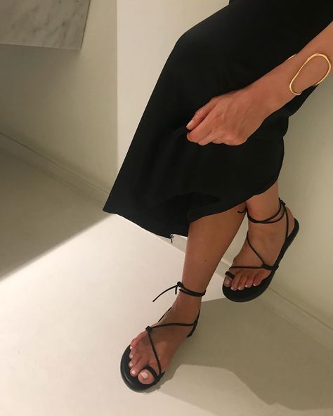 The Summer Sandal Trend I Can’t Get Enough of Trending Sandals 2022, Sandal Summer Outfit, Wrap Up Sandals Outfit, Black Straps Sandals, 2022 Sandals Trends, Sandals Trends Summer 2022, Roman Sandals Outfit, Sandals Summer Aesthetic, Summer Outfit Sandals