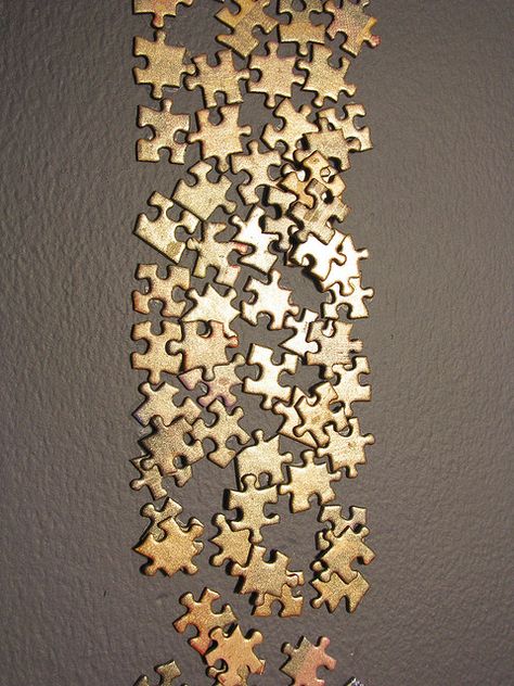 Painted puzzle pieces...would be super cute on Hud's walls.  How would I attach them w/o destroying the wall?!? Homedecoration Ideas, Perete Accent, Puzzle Decor, Design Ložnic, Peisaj Abstract, Toy Room, Metal Tree Wall Art, Soyut Sanat Tabloları, Metal Tree