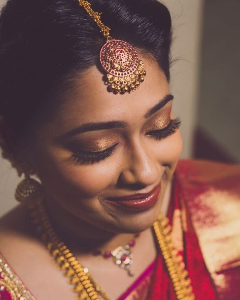 Dewy Makeup Look Wedding Indian, Dewy Makeup Look, Dewy Makeup, Indian Makeup, South Indian Bride, Indian Bride, Wedding Hair, Wedding Makeup, Wedding Inspo