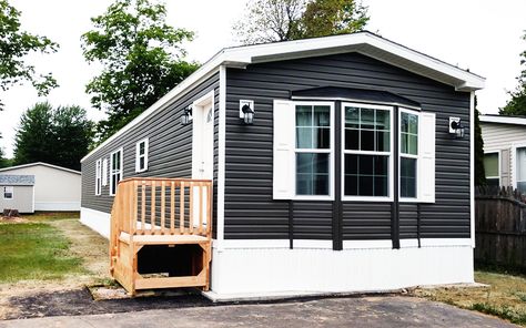 Exterior Mobile Home Ideas, Exterior Paint Colors For Trailer House, Painting Outside Mobile Home, Exterior Single Wide Mobile Homes, Moble Homes Exterior Paint, How To Paint A Mobile Home Exterior, Mobile Home Paint Colors Exterior, Black Siding Mobile Home, Mobil Home Exterior Paint Ideas