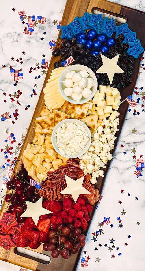 4th of july themed party snacks Charcuterie Snack Board, Snack Board Ideas, Patriotic Snacks, Star Shaped Cookies, July 4th Holiday, America Party, Fourth Of July Food, Snack Board, 4th Of July Celebration