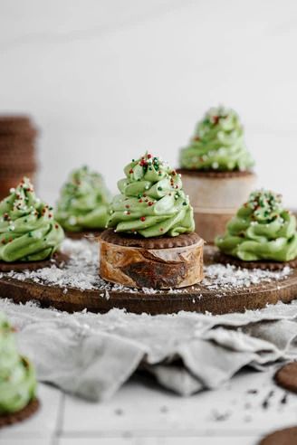 News – tagged "brownie crisp" – Dewey's Bakery Christmas Tree Meringue, Tree Meringue, Making Meringue, Brownie Truffles, Hot Cocoa Christmas, Icebox Cake Recipes, Peppermint Brownies, Cocoa Christmas, Cocoa Cookies