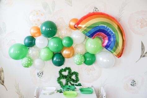 Our Saint Patrick's Day party for toddlers!  Complete with a balloon garland, festive green pancakes, glitter party hats and am easy and fun kids craft.  #saintpatricksday #saintpatricks #stpatricks #kidsparties #partyideas #balloongarland #rainbowballoon #kidscrafts #greenpancakes Green Pancakes, Birthday Breakfast Party, Fete Saint Patrick, St Patrick Day Activities, St Patricks Day Food, Toddler Parties, St Patrick's Day Decorations, St Patrick's Day Crafts, Rainbow Balloons