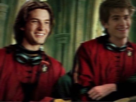 Remus And James, Remus Lupin Young, Young Remus Lupin, Muraders Era, Quidditch Harry Potter, Quidditch Uniform, Hogwarts Shifting, Young Sirius Black, Mauraders Era