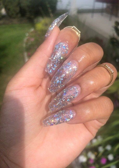 Nails Sweet 16, Gold Nails Prom, Acrylic Nail Designs Coffin, White And Silver Nails, Wedding Nails Glitter, Retro Nails, Romantic Nails, White Glitter Nails, Edgy Nails