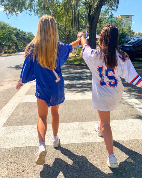 Gator Tailgate Outfit, Sports Jersey Aesthetic, Jersey Night Theme Outfit Football, Jersey Spirit Week Outfit, Gameday Jersey Outfit, Uf Gameday Outfit Florida Gators, Cowboys Jersey Outfit Woman, Ku Game Day Outfits, Jersey Theme Party Outfit