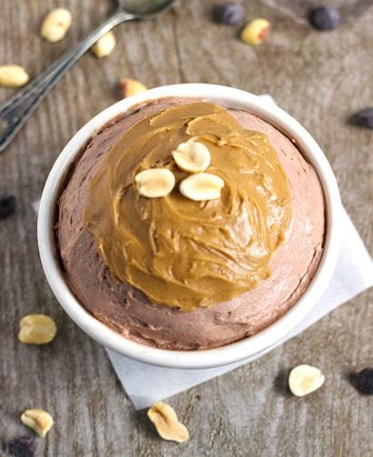 A High Protein Recipe: Chocolate Peanut Butter "Cheesecake" - Food Faith Fitness Low Carb Cheesecake Recipe, Chocolate Peanut Butter Cheesecake, Protein Recipe, High Protein Desserts, Healthy Cheesecake, Low Carb Cheesecake, Protein Powder Recipes, Protein Desserts, Peanut Butter Cheesecake