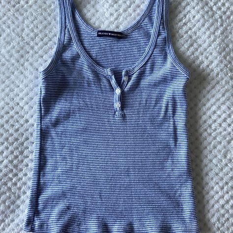 Brandy Melville Top Brand New In Perfect Condition Brandy Melville Shirts & Tops, Cmbyn Clothes, Old Brandy Melville, Bur Basket, Gilmore Style, Rory Gilmore Style, Brandy Melville Shirts, Thrift Clothes, Tops Brandy Melville