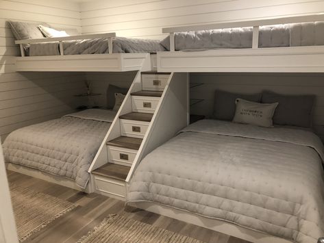 Bunk Room Ideas, Bunk Bed Rooms, Design Ložnic, Bunk Beds Built In, Built In Bunks, Bunk Rooms, Bunk Bed Designs, Kids Bedroom Designs, Bunk Room