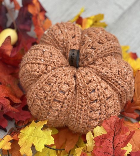 Free Crochet Pattern: Country Bumpkin Pumpkin - Avery Lane Creations Fall Crochet Projects, Crochet Fall Decor, Fall Crochet Patterns, Halloween Crochet Patterns, Easy Crochet Baby, Pumpkin Pillows, Crochet Fall, Holiday Crochet, Crochet Pumpkin