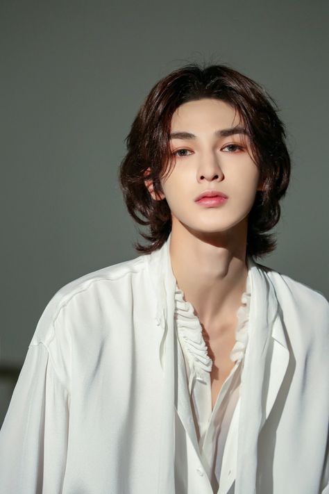 Chinese Male Hairstyles, Hairstyle Poni, Asian Boy Haircuts, Zhu Zhengting, Slimmer Face, Asian Man, Boys Long Hairstyles, Asian Hair, Hairstyles For Long Hair