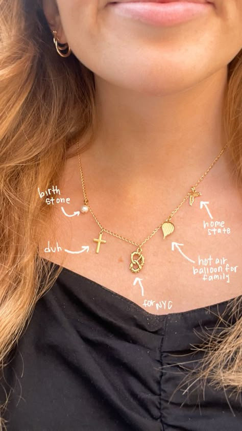 New Top Jewelry Nyc, Brooklyn Charm Bracelet, Charm Necklace Inspiration, Trendy Charm Necklace, Charm Necklace Ideas Diy Jewelry, Small Charm Necklace, Simple Gold Charm Necklace, Brooklyn Charm Necklace, Dainty Charm Necklace