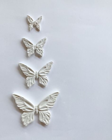 Pottery Butterfly, Ceramica Ideas, Ceramic Butterfly, Corinthian Capital, Butterfly Aesthetic, Black Love Art, Clay Art Projects, Aesthetic Wall, Diabolik Lovers