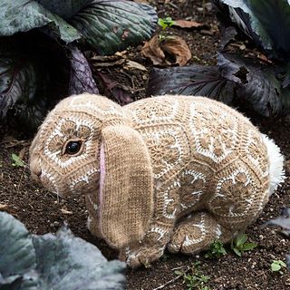 African Flower Crochet Animals, Crochet African Flowers, Bunny Crochet, Pola Amigurumi, Crochet Rabbit, African Flowers, Crochet Braid, Blanket Patterns, Fun Crochet Projects