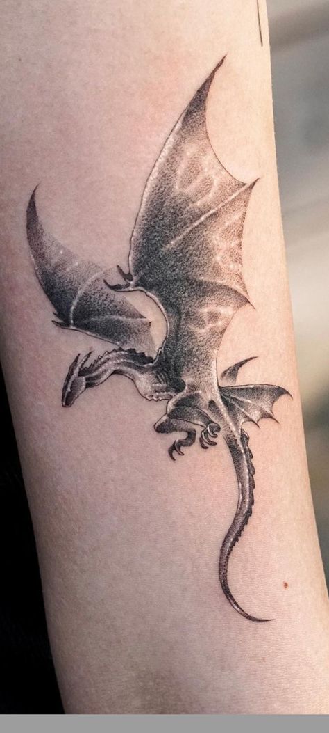 Credits: @Tattoist_inno on instagram Dragon Tattoo Arm, Leg Sleeve Tattoos, Leg Tattoo Ideas, Bumble Bee Tattoo, Small Dragon Tattoos, Dragon Tattoo Art, Dragon Tattoo For Women, Raven Tattoo, Leg Sleeve Tattoo