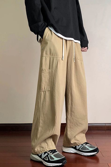 Japanese Saggy Pants- #baggy #Japanese #pants Check more at https://howcandothis.com/manstyle/japanese-saggy-pants/ Baggy Pants Outfit Street Styles, Baggy Pants Outfit Men, Modern Japanese Clothing, Baggy Pants For Men, Baggy Pants Outfit, Japanese Pants, Converse Outfits, Unique Streetwear, College Aesthetic