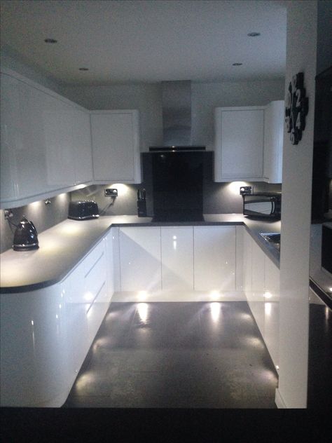 White gloss handless wren kitchen with curves, grey slate work top and flooring, tech wall Small U Shaped Kitchens, Small U Shaped Kitchen, Lightning Ideas, White Gloss Kitchen, Wren Kitchen, Gloss Kitchen, Kitchen Wall Cabinets, U Shaped Kitchen, Grey Kitchens