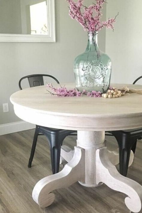 This round dining table gets a french country makeover with this upcycled project. Perfect if you're decorating on a budget, this thrift store find is great if you are looking for a painted furniture project. #diy #makeover #furniture #table Upcycled Dining Table, Build A Farmhouse Table, Dining Table Makeover, Kitchen Table Makeover, Furniture Upcycle, Farmhouse Style Table, Diy Dining Table, Bleached Wood, Diy Dining