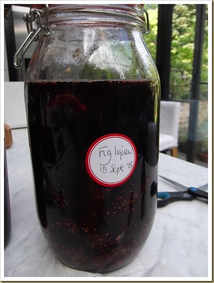 Fig Liquer Fig Liqueur, Fig Ideas, Fig Wine, Infused Alcohol, Homemade Liqueur, Wine Recipes Drink, Sicilian Food, Eat Beautiful, Homemade Alcohol