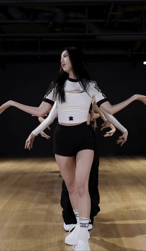 Kpop Audition Outfit, Blackpink Dance Practice Outfits, Hiphop Dance Outfit, Kpop Dance Practice Outfits, Kpop Black Pink, Audition Outfit, Korean Outfits Kpop, Dance Outfits Practice, Practice Outfits