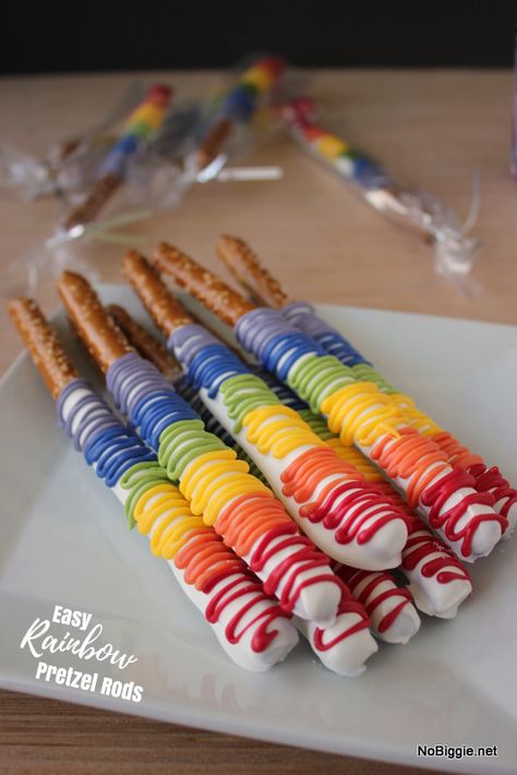 Easy Chocolate Covered Rainbow Pretzel Rods | NoBiggie.net Rainbow Treat Table Ideas, Rainbow Dessert Table, Party Snack Table, Rainbow Treats, Sweet Magic, Chocolate Covered Pretzel Rods, Birthday Party Snacks, Pretzel Rods, Thanksgiving Treats